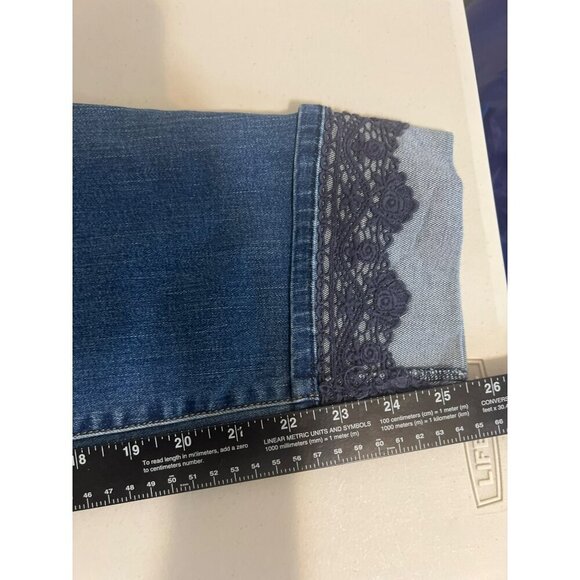 Chico's Platinum Sz 2 (US 12 L) Lace Applique Roll Cuff Crop Jeans Boho - Picture 9 of 11